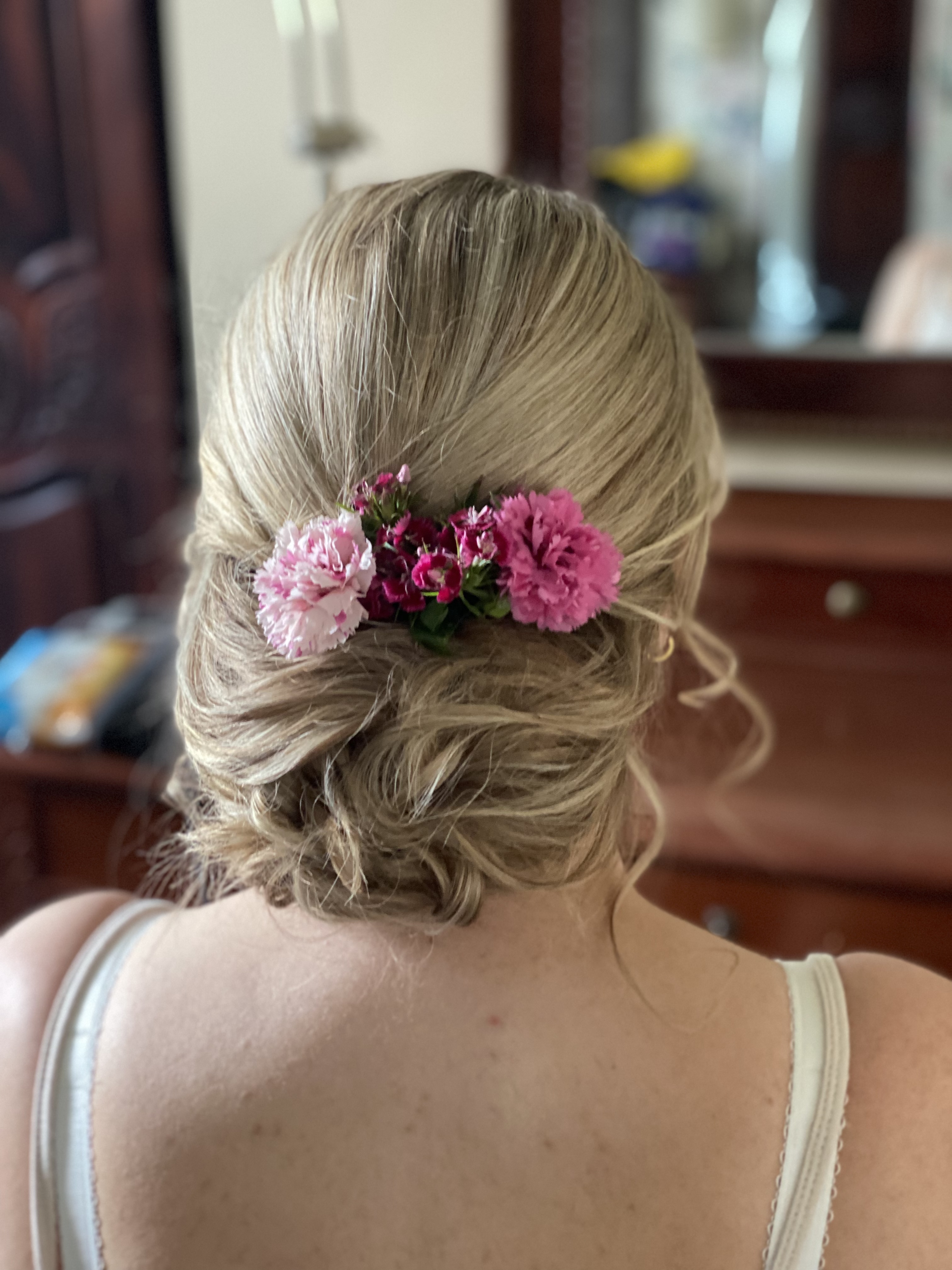 Low bun with fresh flowers 